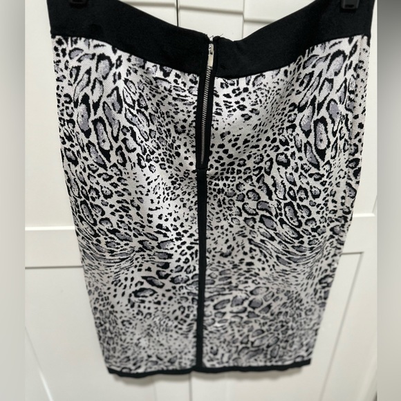Vintage Cache Zebra pencil Skirt. Hits right at knee - Picture 3 of 3